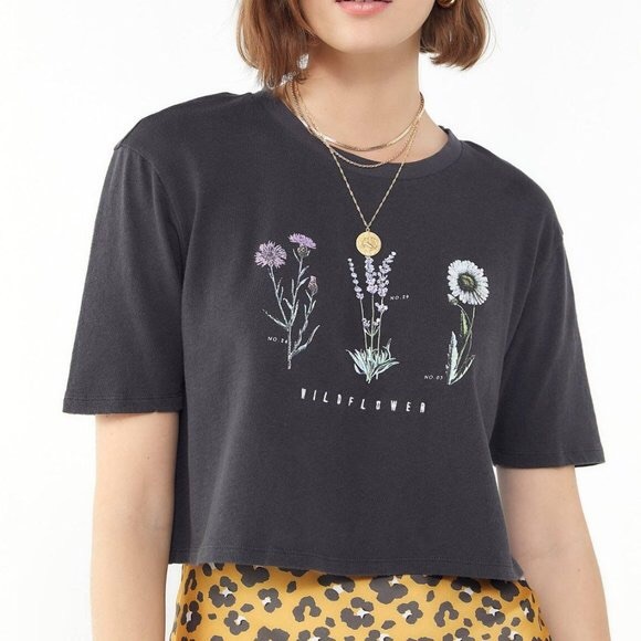 Urban Outfitters Tops - Cropped Wildflower Top🌼
